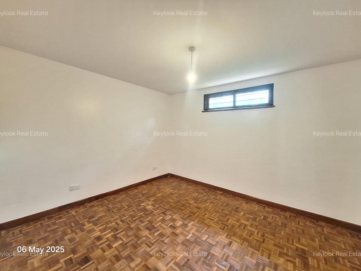 5 Bed Townhouse with En Suite at Lavington - 7