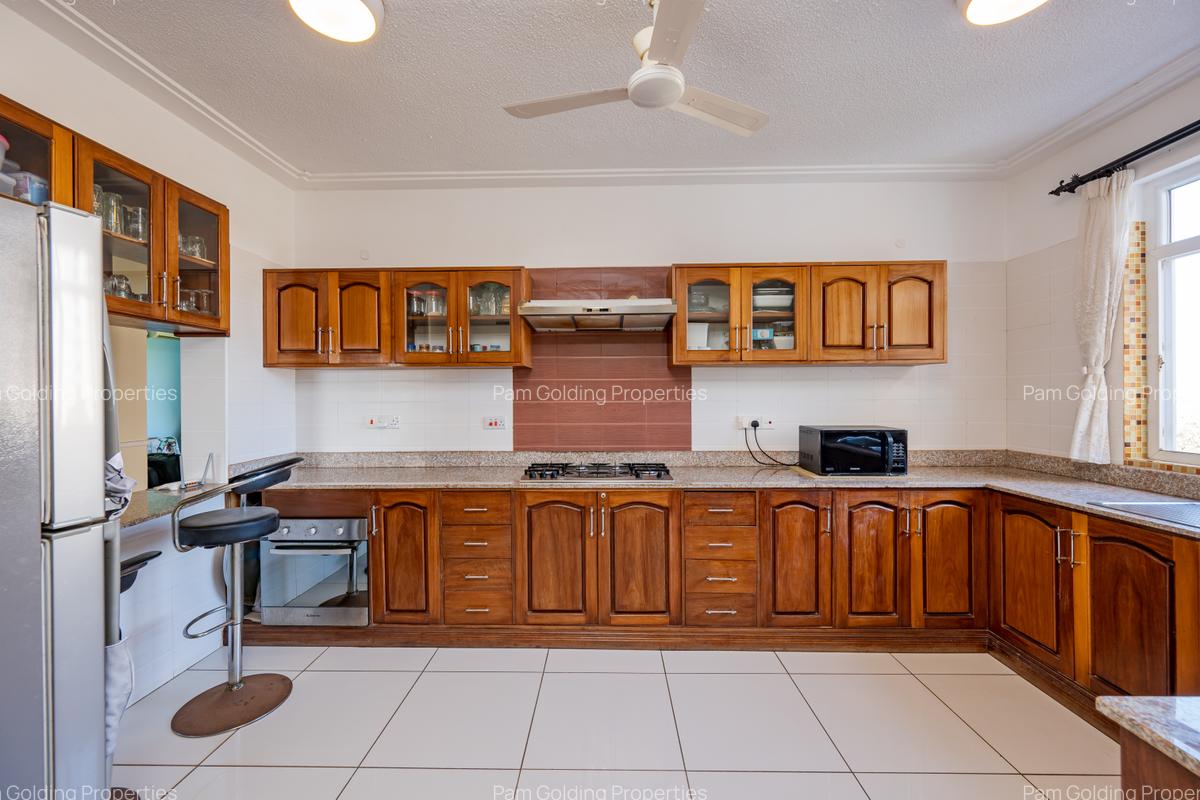 Furnished 3 Bed Apartment with En Suite at Cement Road - 12