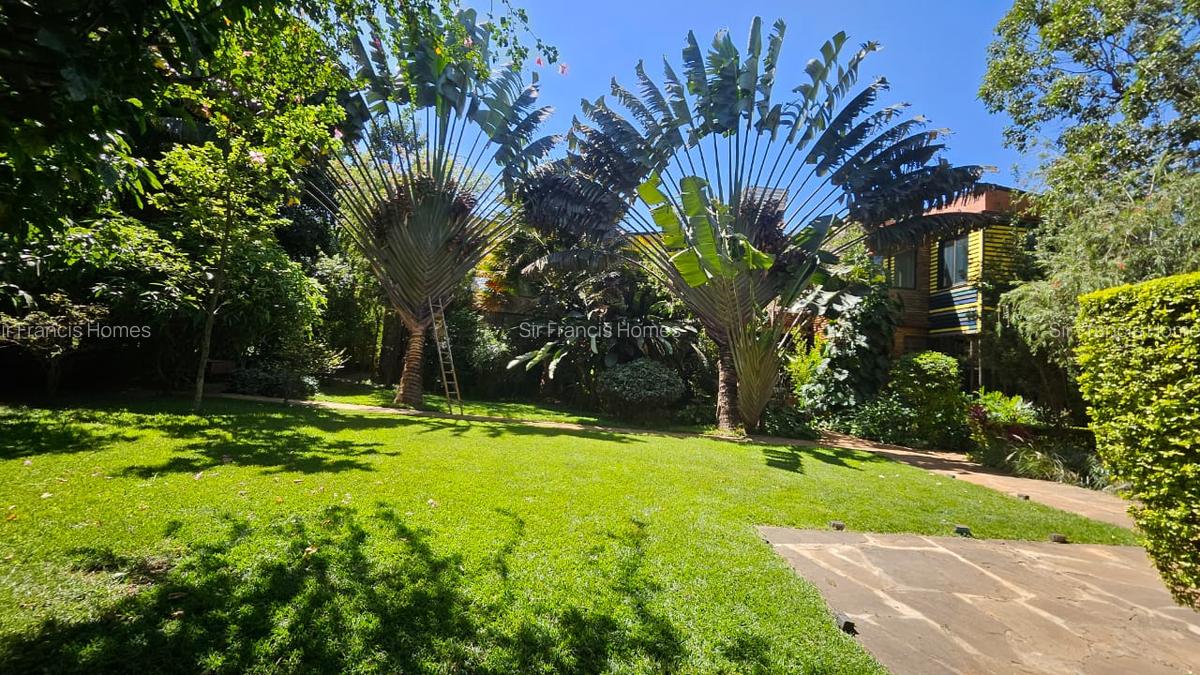 5 Bed House with En Suite in Runda - 1