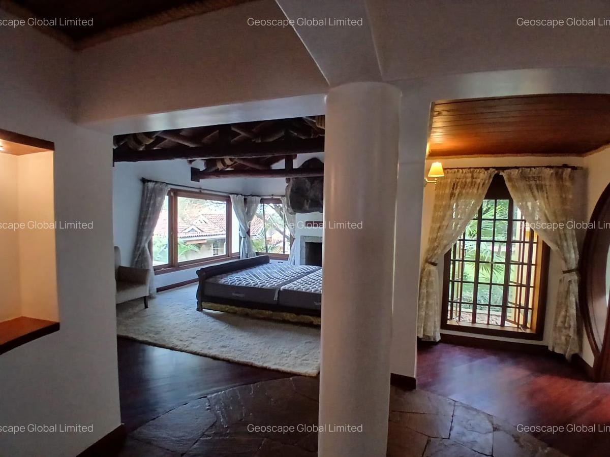 5 Bed House with En Suite in Runda - 9