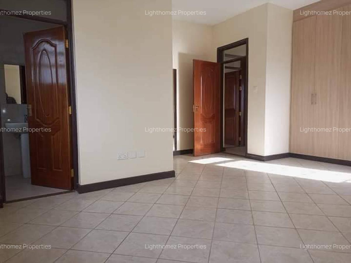 2 Bed Apartment with En Suite in Mountain View - 4
