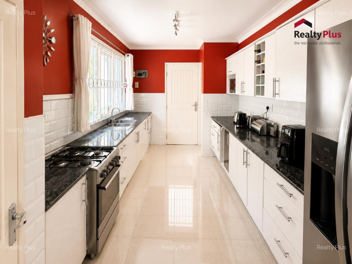 4 Bed House with En Suite at Loresho Crescent - 7