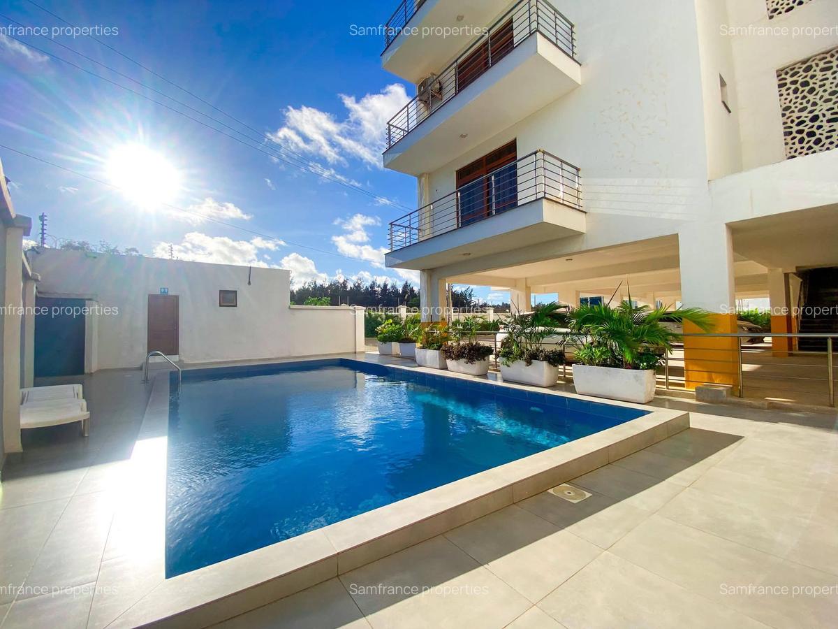 Serviced Studio Apartment with En Suite at Baobab Road - 2