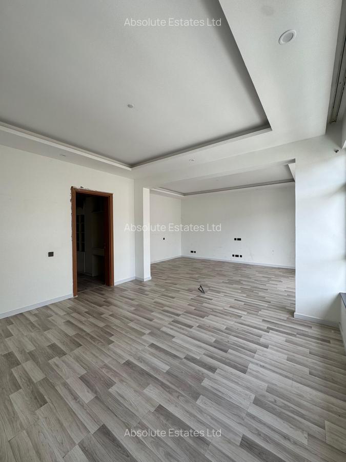 5 Bed Townhouse with En Suite in Lavington - 11