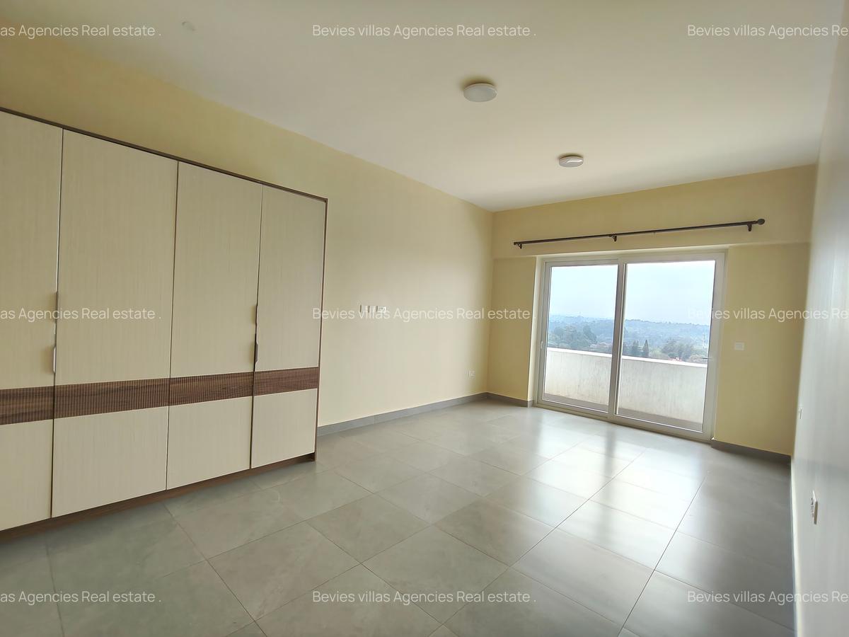 3 Bed Apartment with En Suite at Parklands - 5