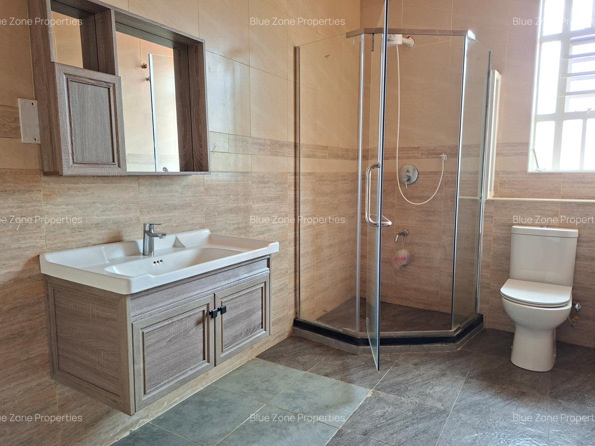 5 Bed Townhouse with En Suite at - 17