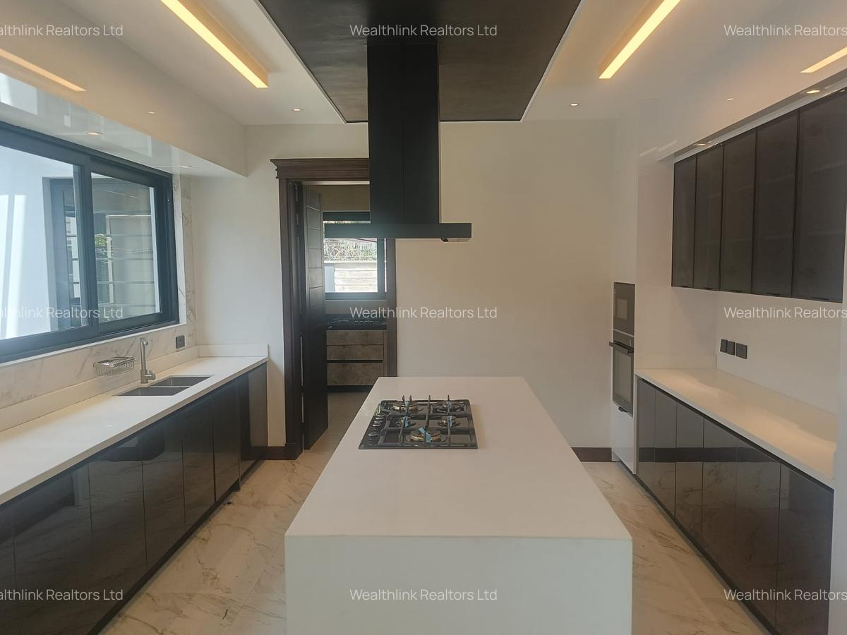 5 Bed House with En Suite at Nyari - 12