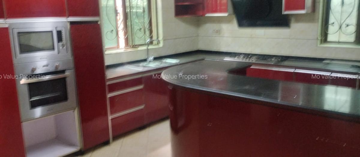 5 Bed House with En Suite in Lavington - 4