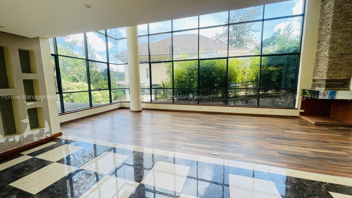 5 Bed Villa with En Suite in Spring Valley - 16