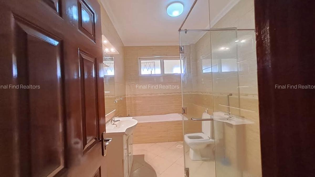 3 Bed Apartment with En Suite in Brookside - 12