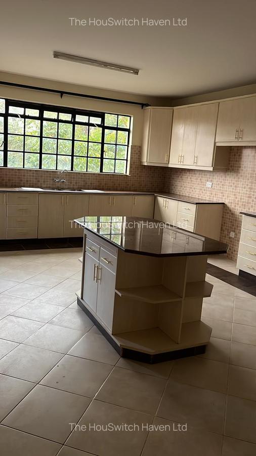 3 Bed Apartment with Swimming Pool at Near Brookside Gardens - 5
