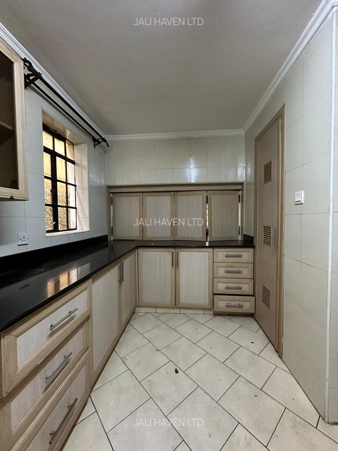 5 Bed Townhouse with En Suite in Kileleshwa - 4