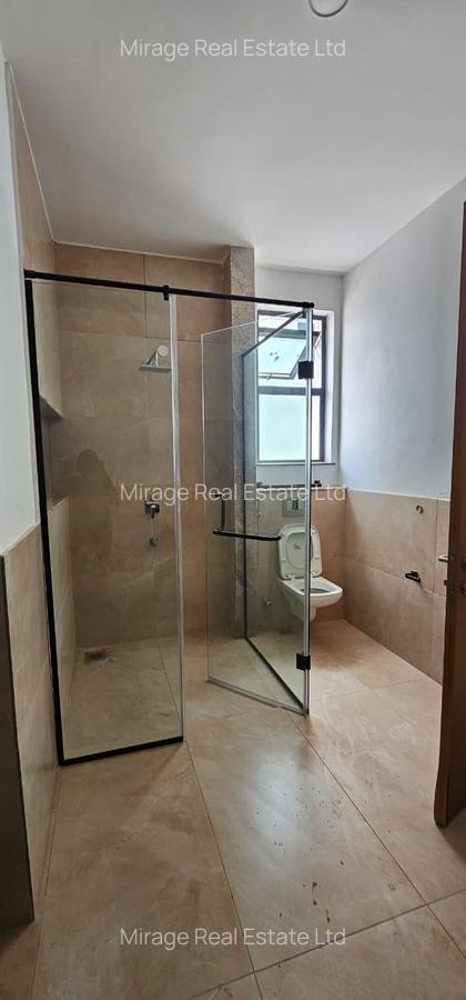 5 Bed Townhouse with En Suite in Lavington - 18