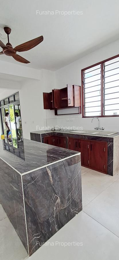 3 Bed Townhouse with En Suite at Malindi - 10