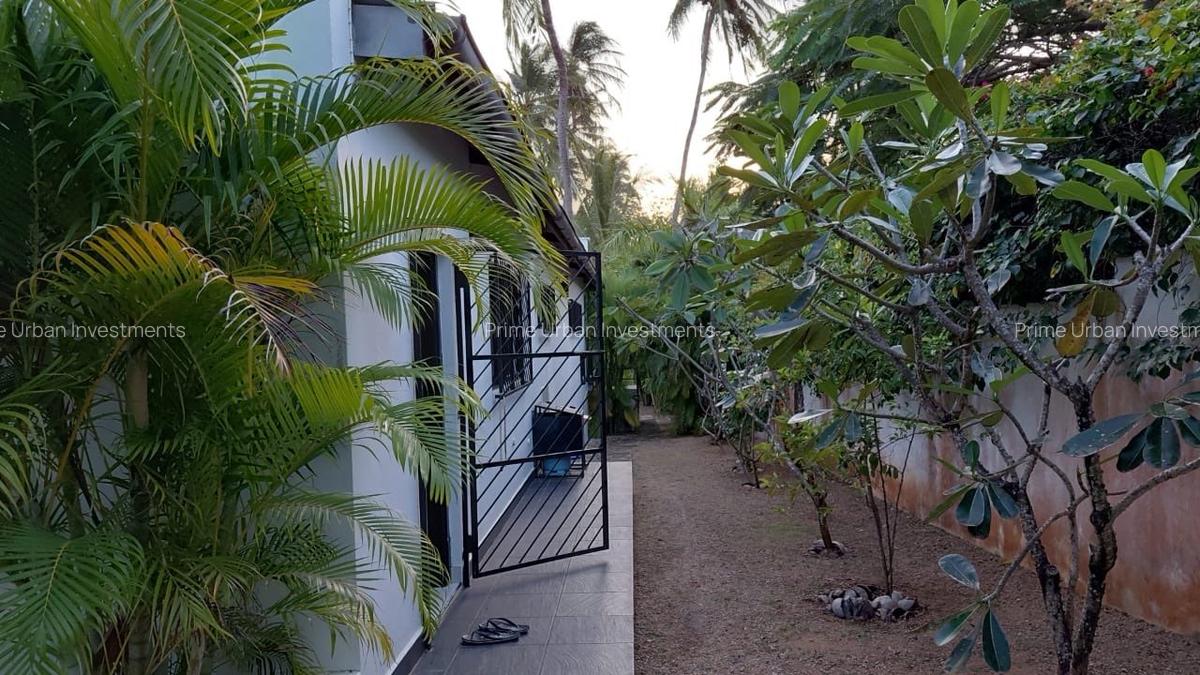 4 Bed House with En Suite in Watamu - 14