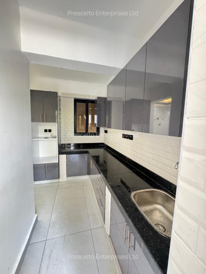 3 Bed Apartment with En Suite at Off Links Road - 16