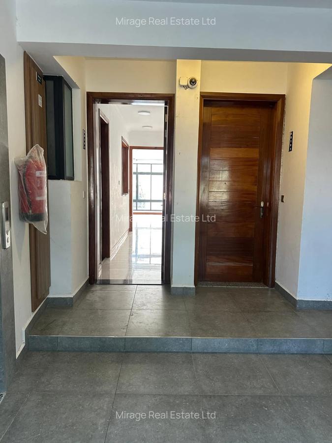 2 Bed Apartment with Swimming Pool in Kilimani - 4