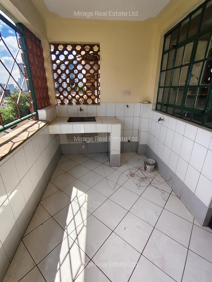 4 Bed Apartment with Parking in Kileleshwa - 19
