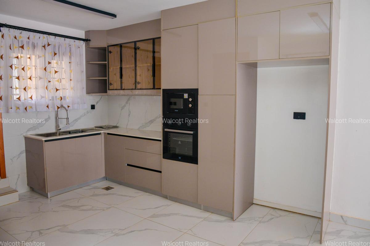 4 Bed Villa with En Suite at Muhuri Road - 9
