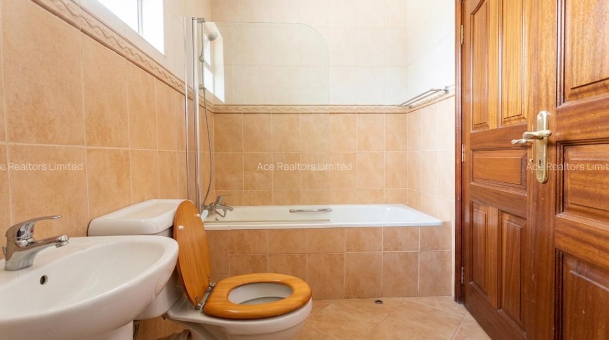 3 Bed Apartment with En Suite at Sports Road - 16