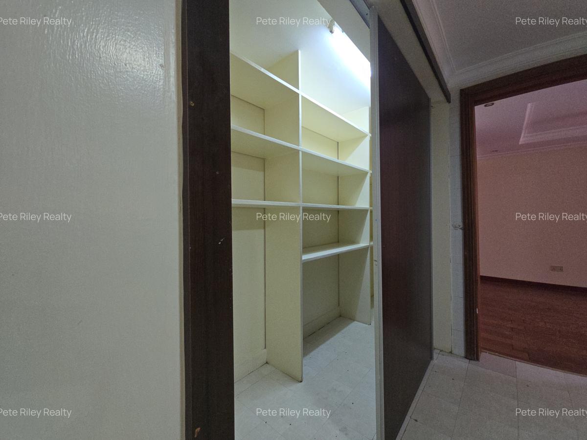 5 Bed Villa with En Suite at Chalbi Drive - 10
