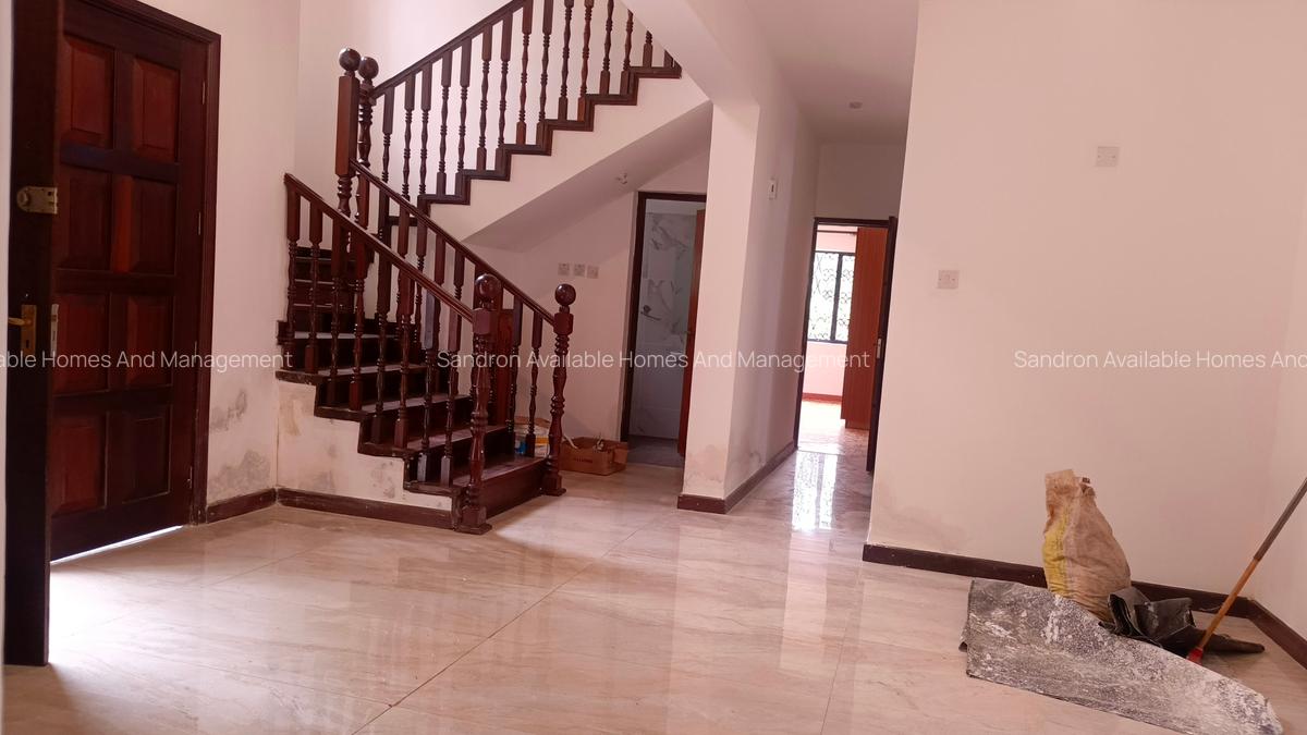 6 Bed Villa with En Suite in Nyari - 4