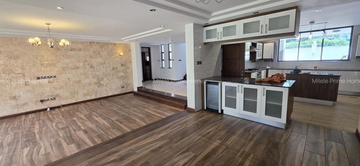 5 Bed Townhouse with En Suite in Lavington - 2