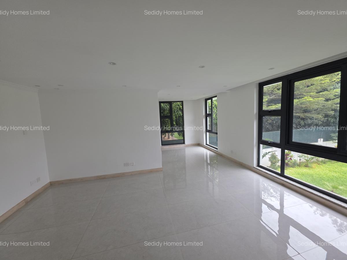 6 Bed Villa with En Suite in Runda - 5