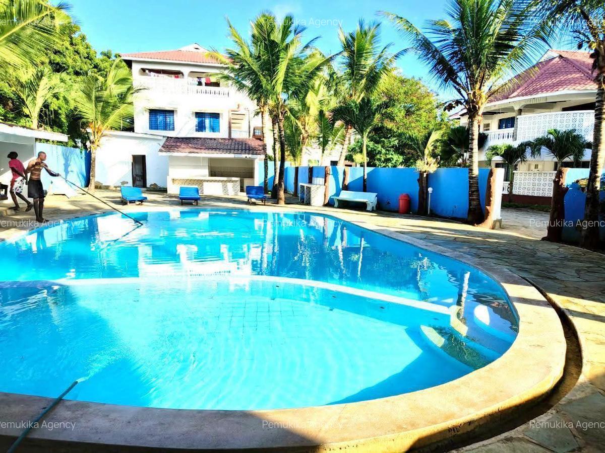 3 Bed Villa with En Suite in Diani - 1