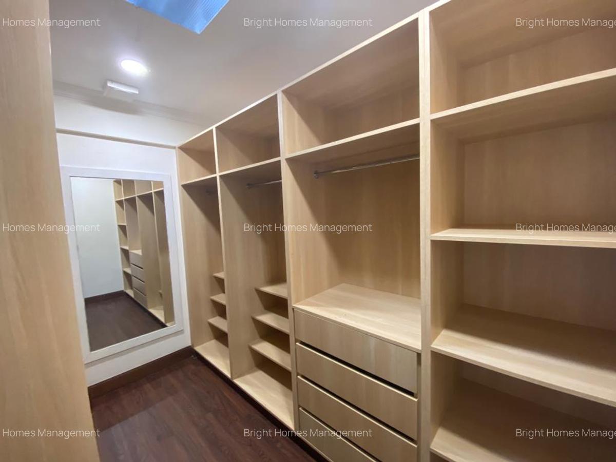 5 Bed Townhouse with Swimming Pool in Spring Valley - 18