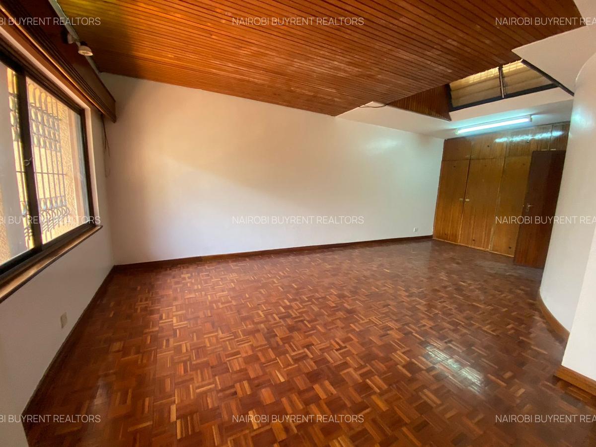 5 Bed Townhouse with En Suite in Westlands Area - 5