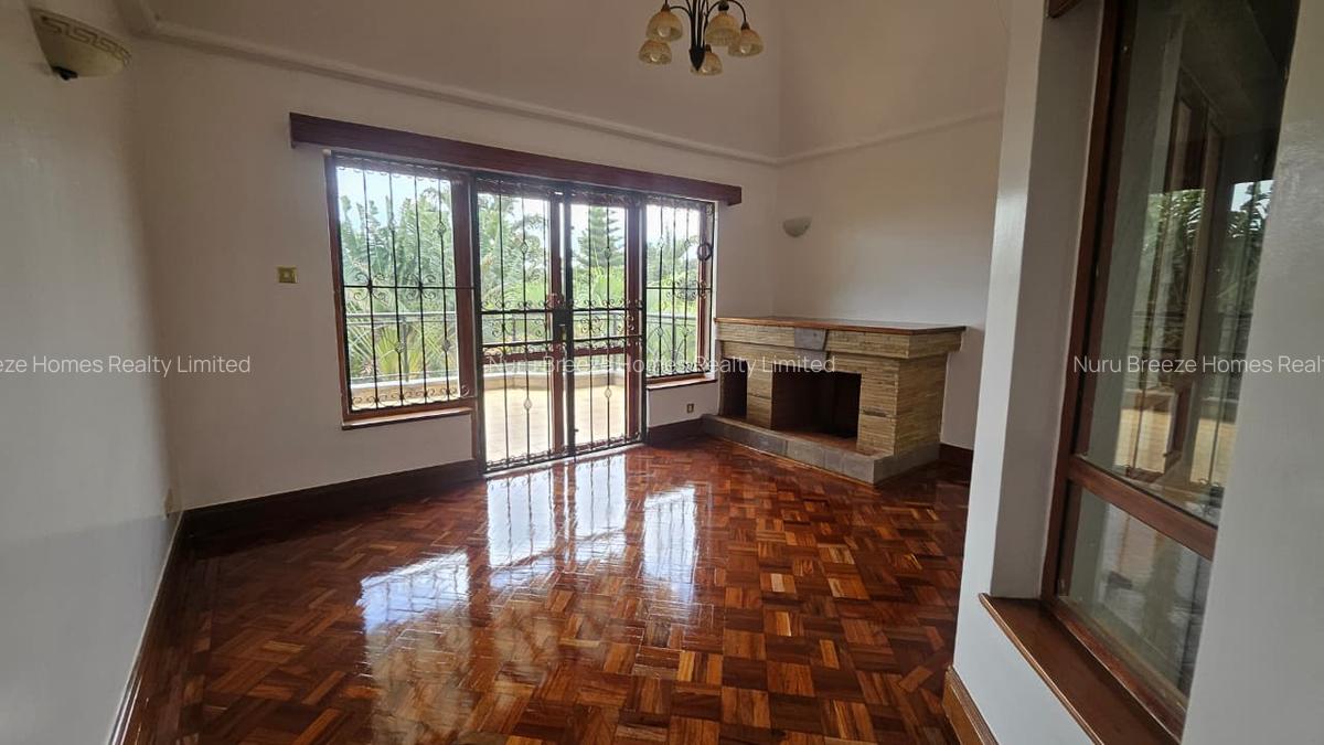 5 Bed House with En Suite in Runda - 2