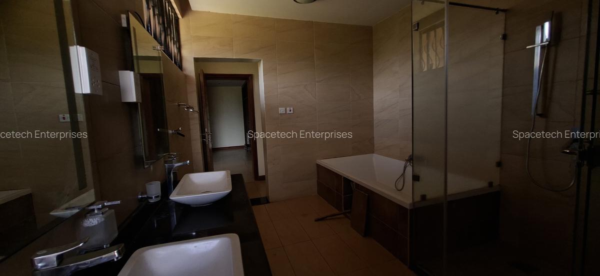 4 Bed Townhouse with En Suite in Runda - 15