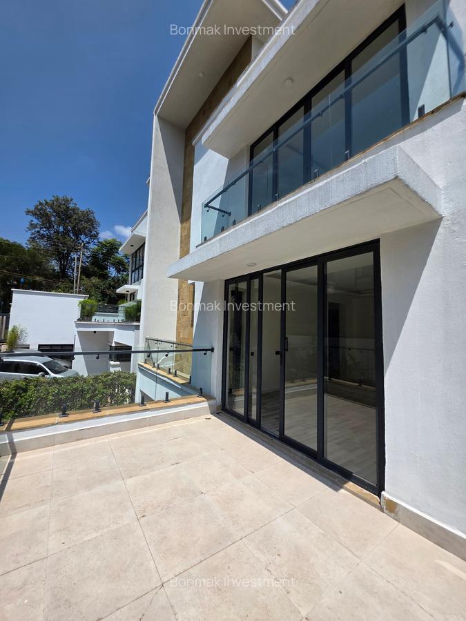 5 Bed Townhouse with En Suite at Lavington Green - 10