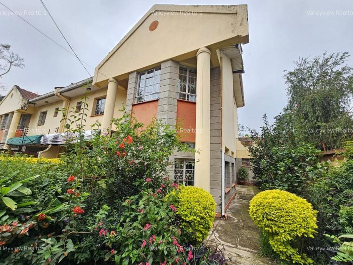 5 Bed Townhouse with En Suite at Lavington - 5