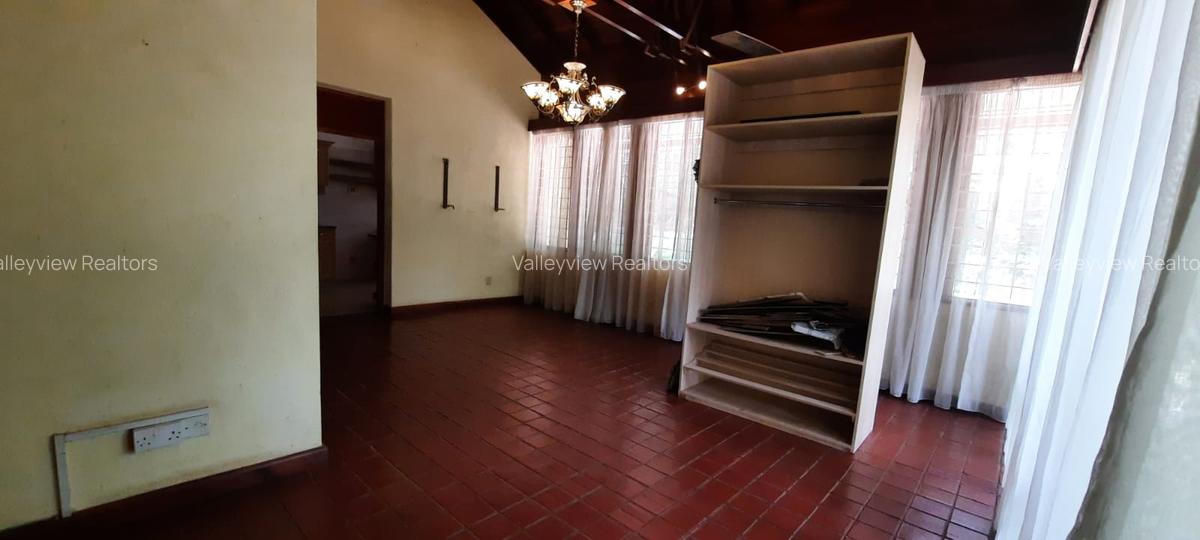 3 Bed House with En Suite at Lavington - 6
