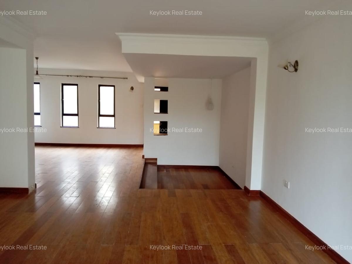 4 Bed Townhouse with En Suite at Lavington - 2