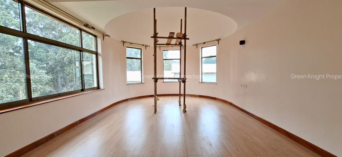 4 Bed House with En Suite in Nyari - 8