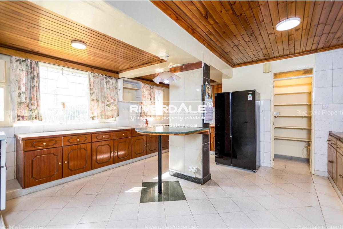 Furnished 3 Bed Apartment with En Suite in Brookside - 4