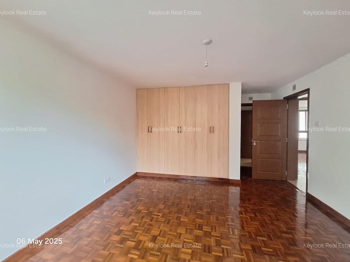 5 Bed Townhouse with En Suite at Lavington - 10