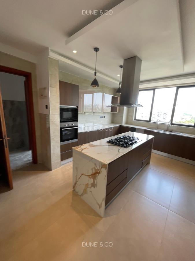 4 Bed Apartment with En Suite in Riverside - 19