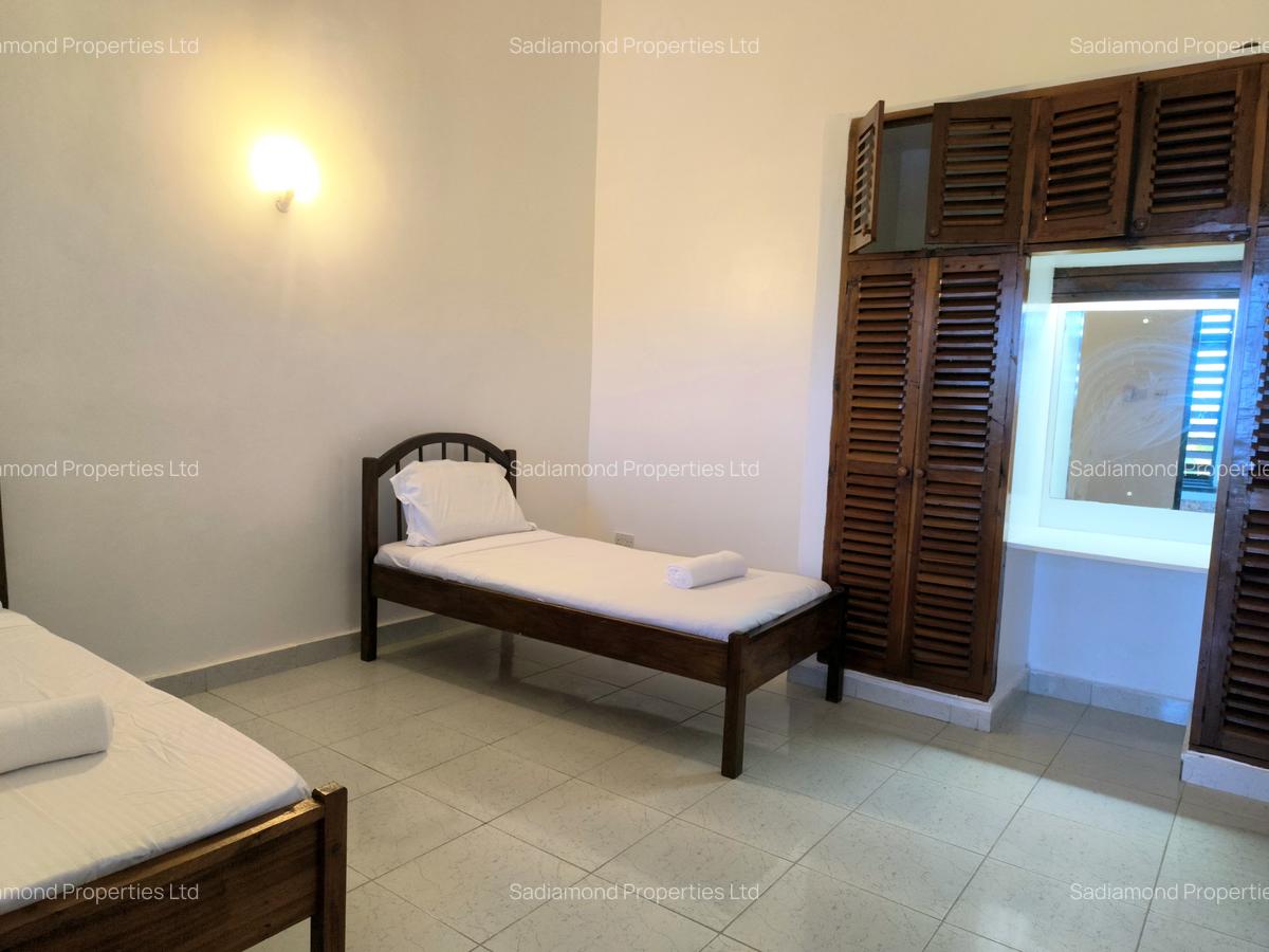 4 Bed House with En Suite at Serena Road - 5