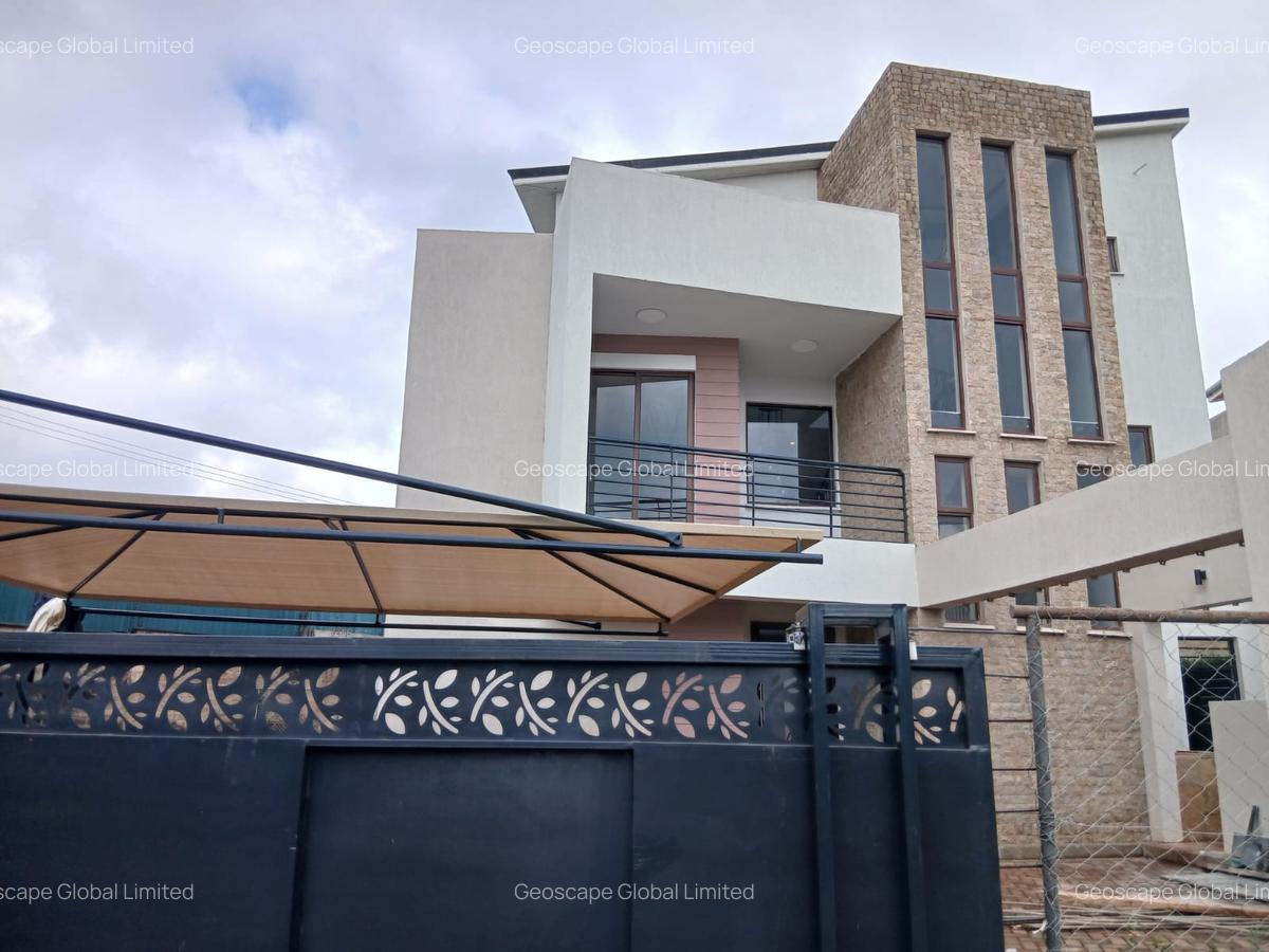 4 Bed House with En Suite in Runda - 12