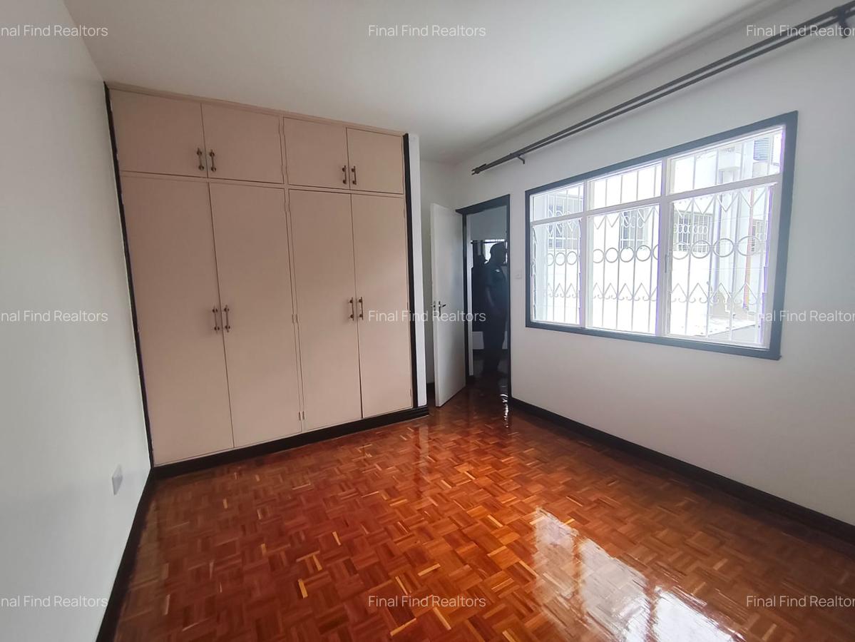 3 Bed Townhouse with En Suite in Brookside - 8