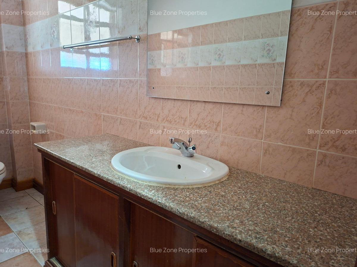 6 Bed House with En Suite at Off Redhill Dr - 13