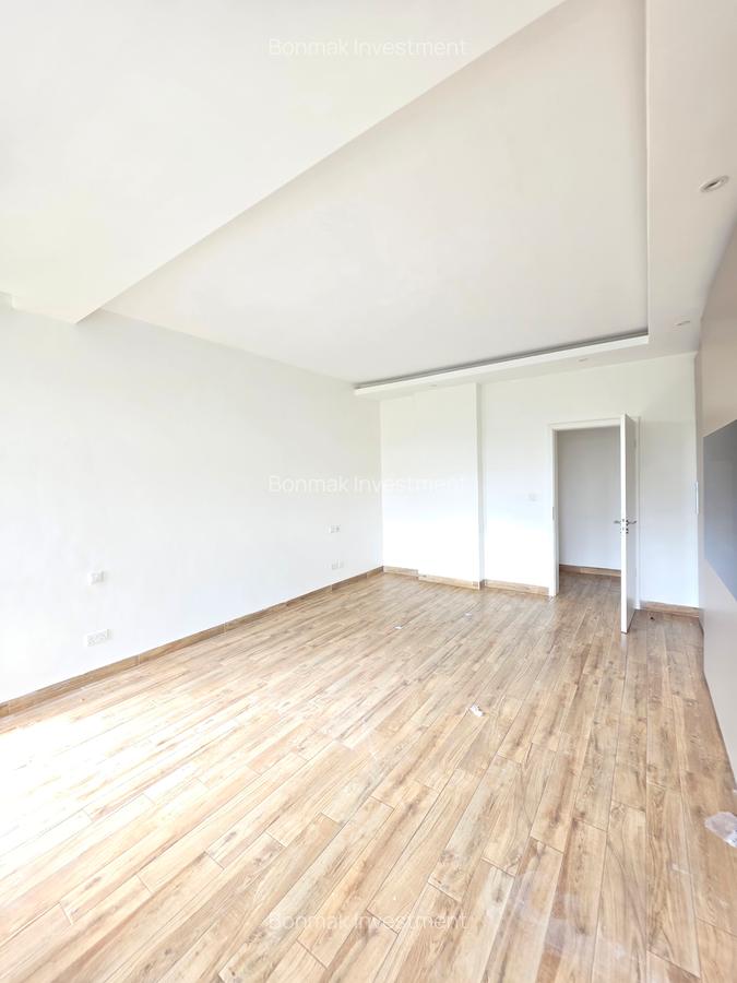 4 Bed Apartment with En Suite at Riverside Drive - 14