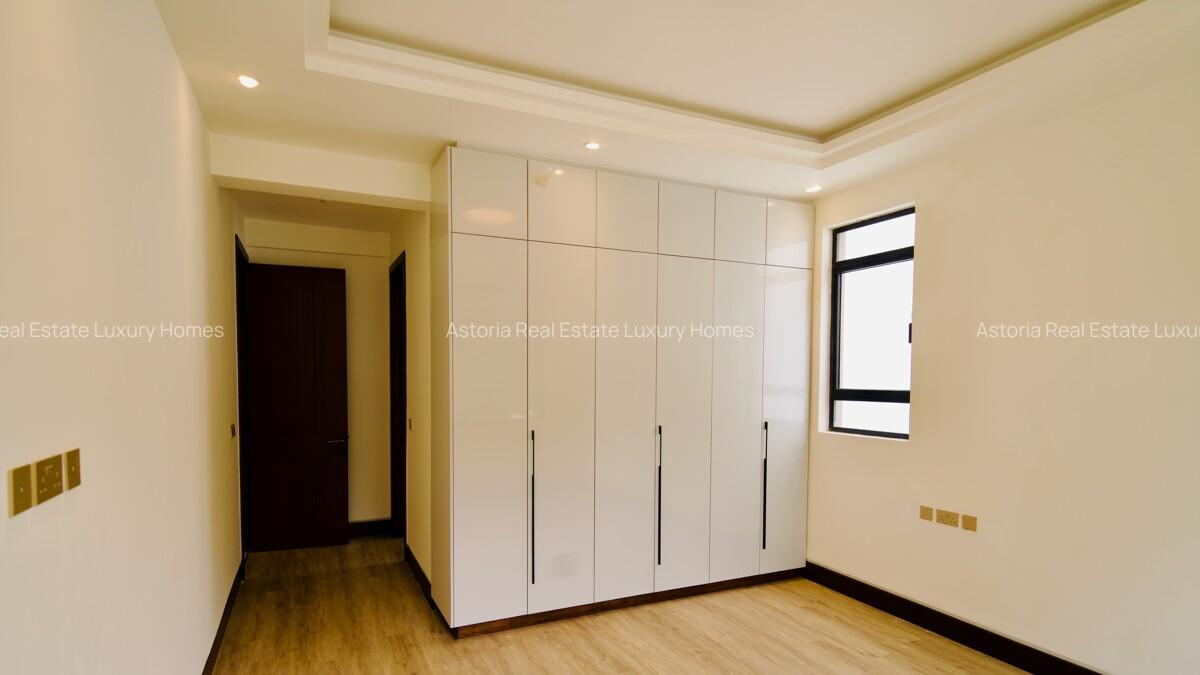 6 Bed Villa with En Suite at 2026-183 - 19