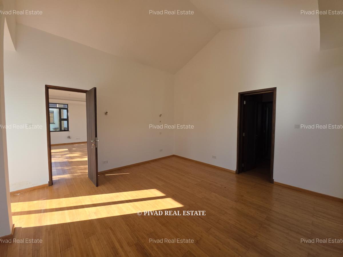 4 Bed House with Garden in Garden Estate - 13