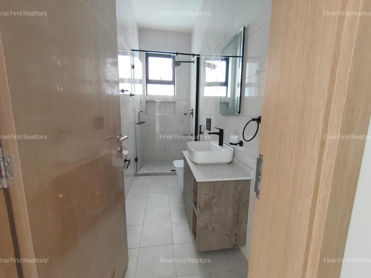 3 Bed Apartment with En Suite in Brookside - 8