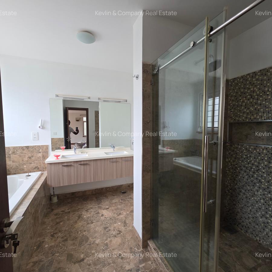 5 Bed Townhouse with En Suite in Lavington - 16